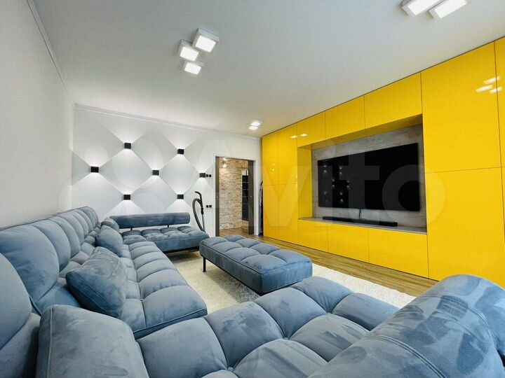 2-к. квартира, 82 м², 8/9 эт.