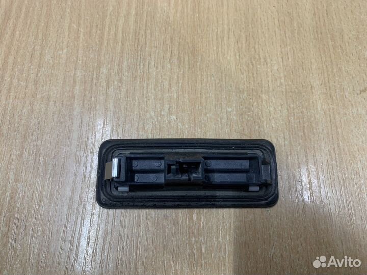 Кнопка открывания багажника Polo, Rapid, Yeti