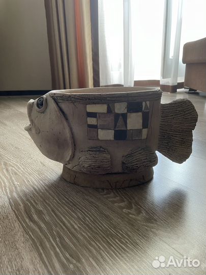 Глиняный горшок для цветов