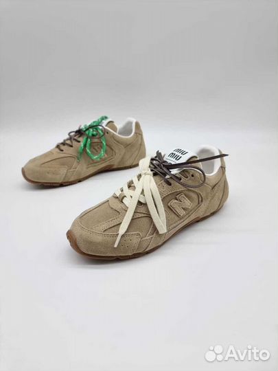 Кроссовки Miu-Miu и New Balance, замша, бежевые с