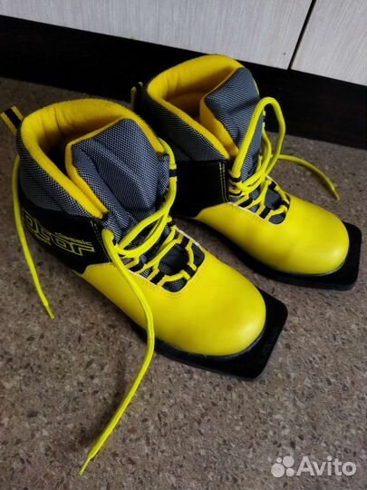 Лыжные ботинки детские 34 размер