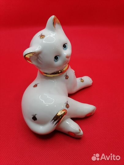 Фарфоровый статуэтки верблюд и котенок