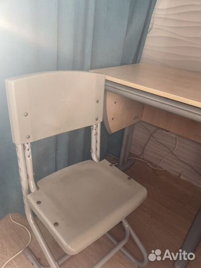 Школьная парта и стул