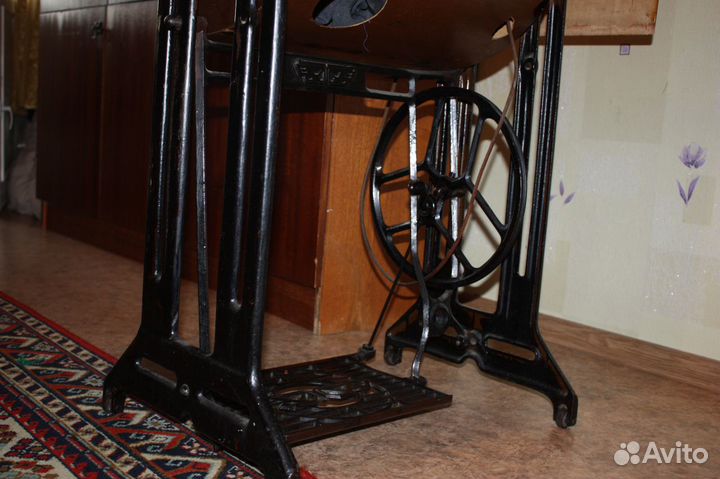 Винтажная швейная машинка ножная Butterfly