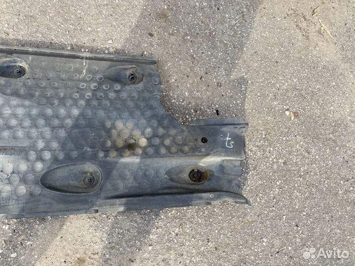 Защита днища передняя правая VW Passat B6