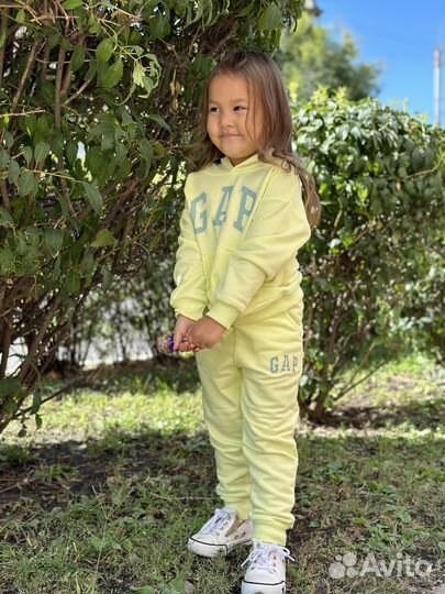Костюм спортивный на девочку