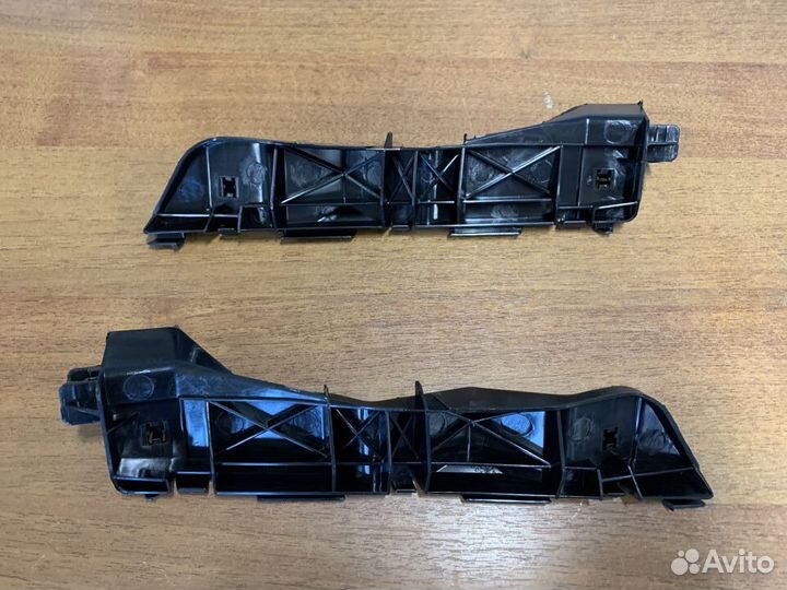 Кронштейн бампера переднего Toyota Avensis T25