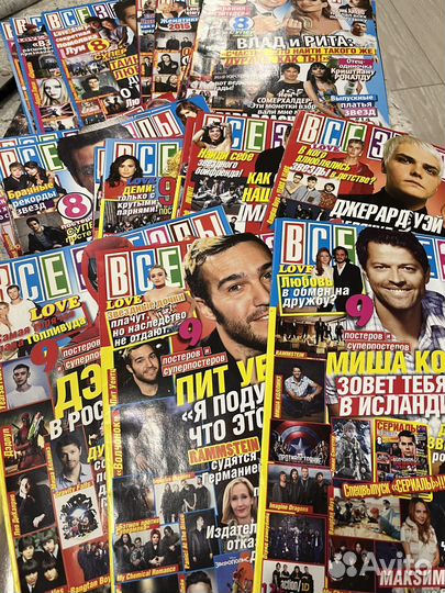 Журнал и постеры с артистами