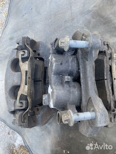 Суппорт передний jeep grand cherokee