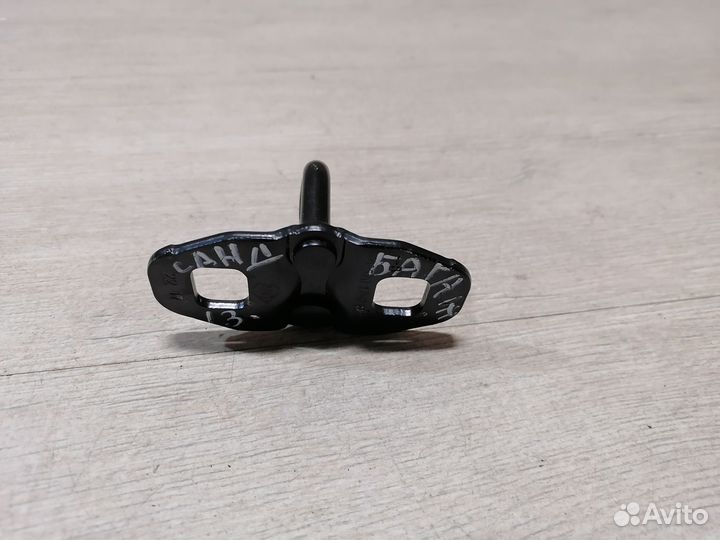 Петля замка багажника Renault Sandero 2 Сандеро 2