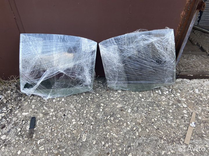 Стекла дверей передние и задние BMW