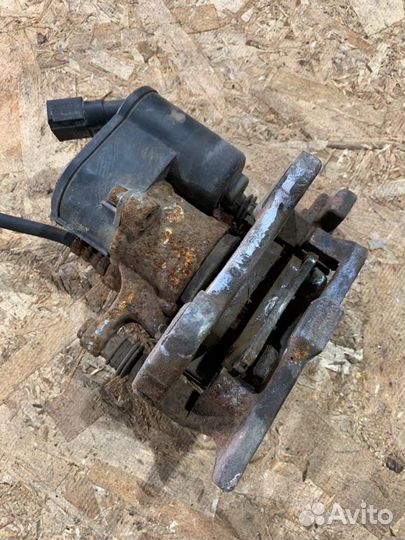 Суппорт задний левый Audi А6 C6 2.8 CCE 2004-2010