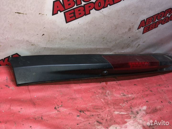 Спойлер Nissan Serena C25