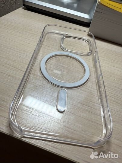 Чехлы на iPhone 16 Pro