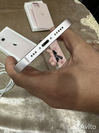 Телефон iPhone 13