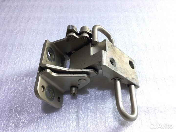 Петля двери Volkswagen Bora зад право низ