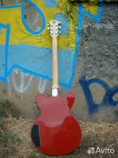 Электрогитара полуакустика