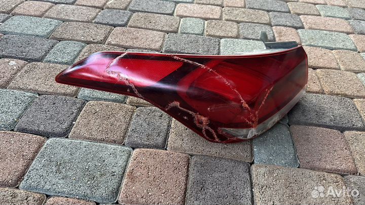 Задняя левая фара гинезис g80