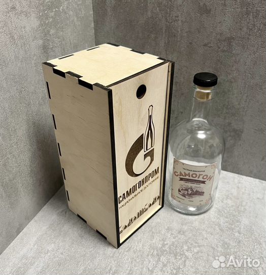 Коробка с бутылкой для самогона