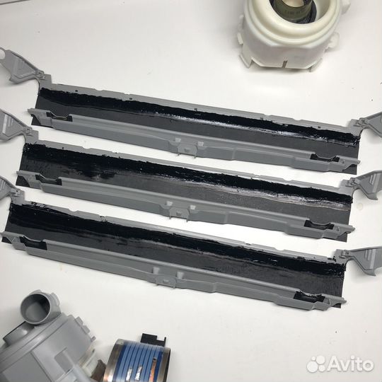 Нижний уплотнитель двери пмм Bosch Siemens Neff