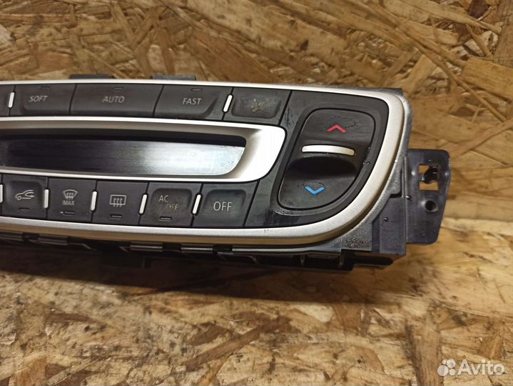Блок управления климатом Renault Fluence