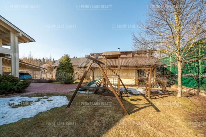 Коттедж 210 м² на участке 10 сот.