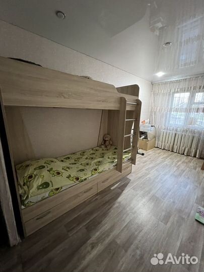 Кровать двухьярусная