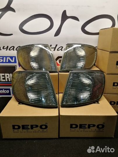 Темные передние поворотники Ауди 100 С4