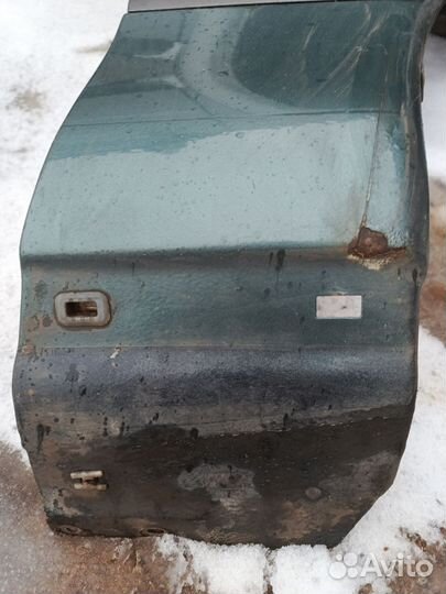 Крыло переднее правое на Мазду 626, 96 года