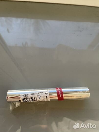 Помада глянцевая стойкая очень