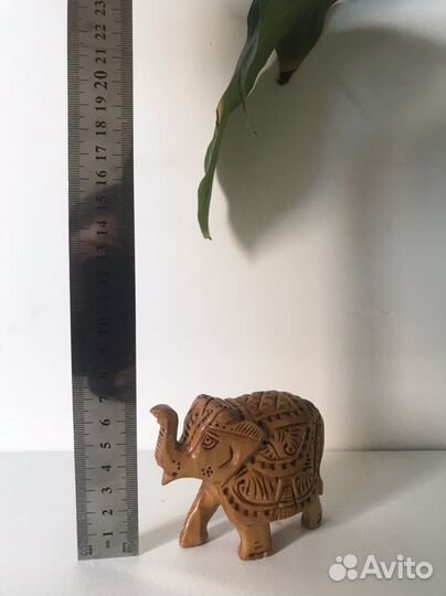 Статуэтка слон из дерева