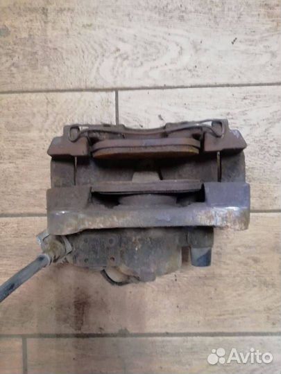 Суппорт тормозной передний правый Renault Laguna 2