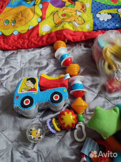 Мобиль на кроватку и детские игрушки