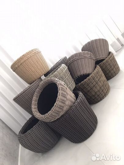 Кашпо из искусственного ротанга