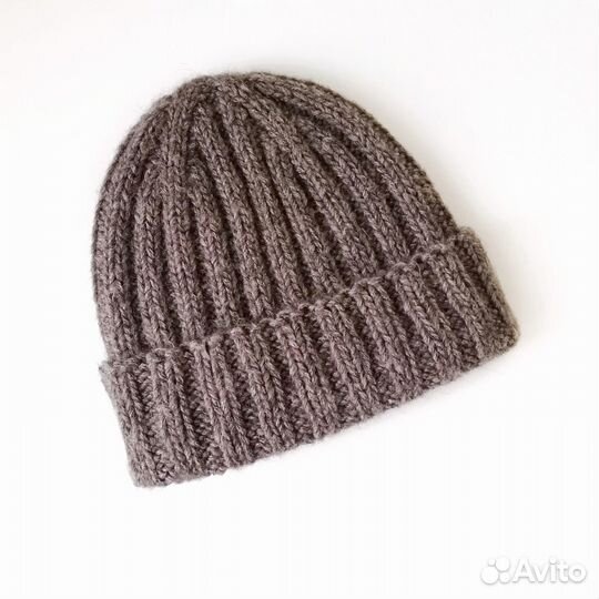 Зимняя коричневая мужская шапка ручной вязки