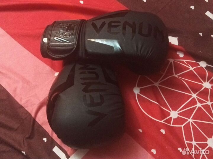 Боксерские перчатки