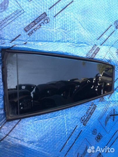 Стекло двери задней левой (форточка) Toyota Land