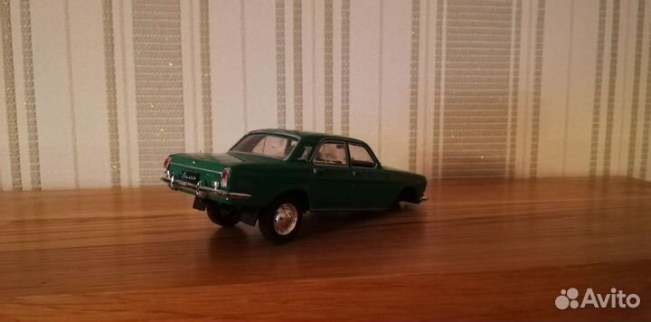 19) Коллекционные машинки в ассортименте