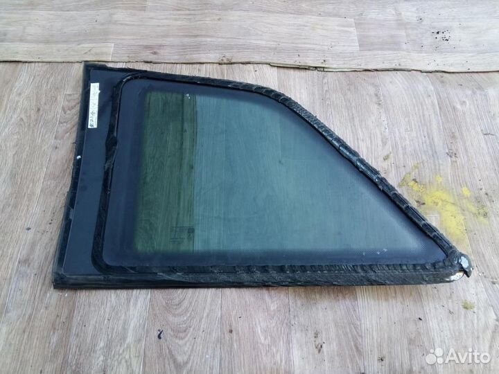 Стекло кузовное правое Opel Zafira B 2005-2012