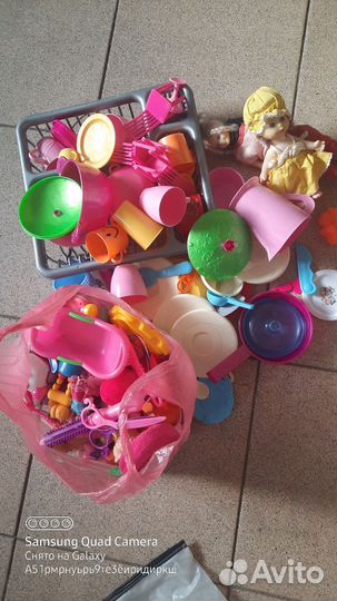 Большой кукольный домик с мебелью