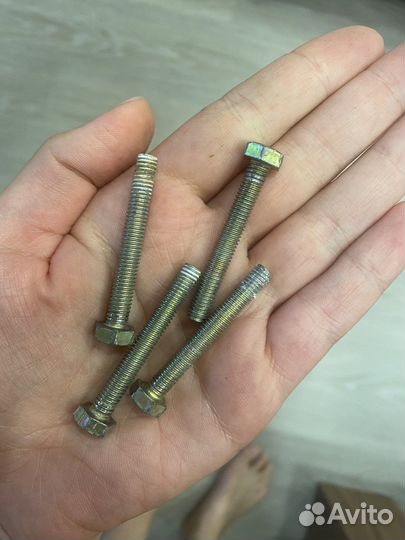 Турник настенный