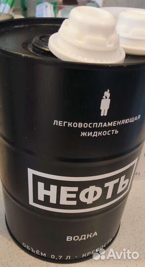 Банка из под водки нефть