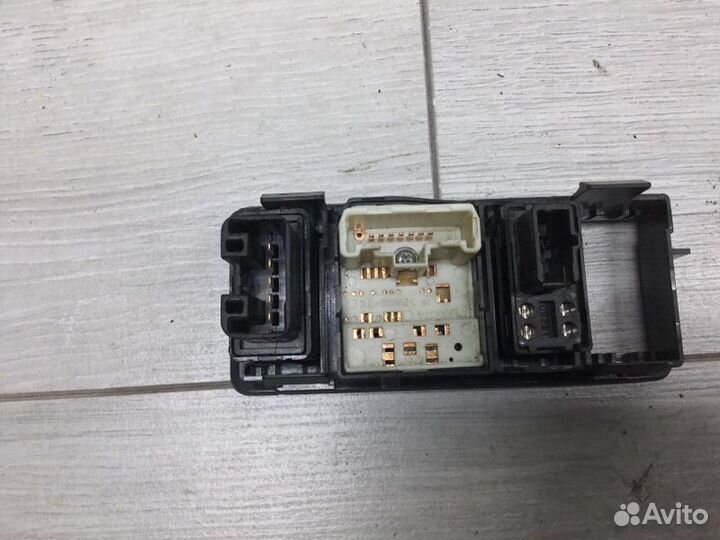 Кнопка управления зеркалами Toyota Corolla хэтчбек