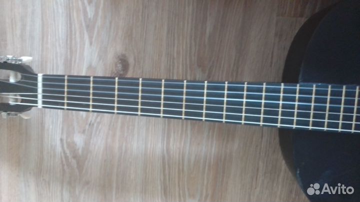 Музыкальный инструмент гитара черная б/у