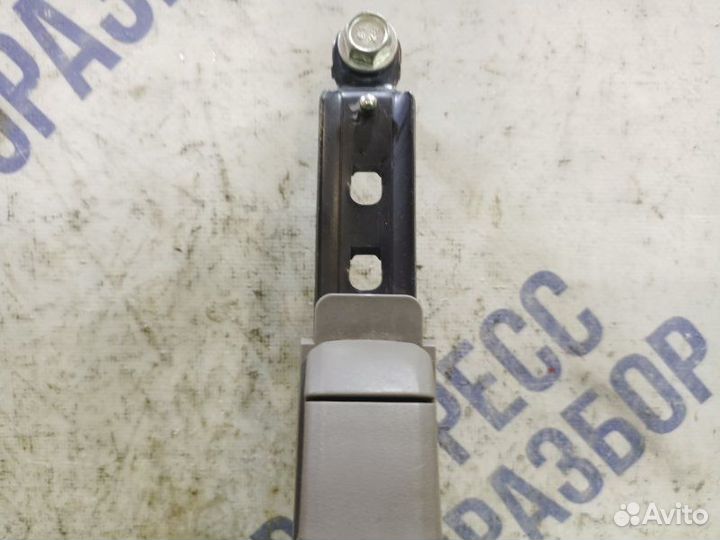 Регулятор ремня безопасности задний левый Nissan