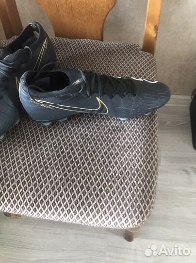 Футбольные бутсы nike