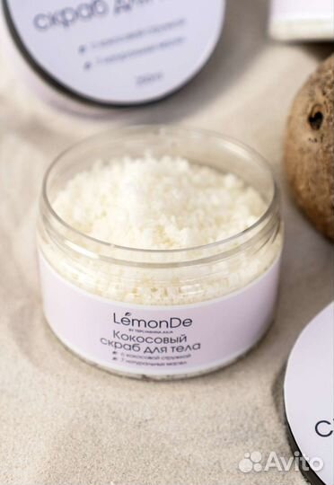 Кокосовый скраб для тела с кокосовой стружкой