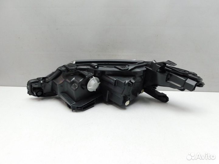 Фара правая Toyota Camry V70 8111033D71