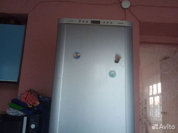 Продам холодильник Самсунг. на запчасти