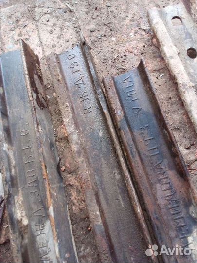 Рельс старинный